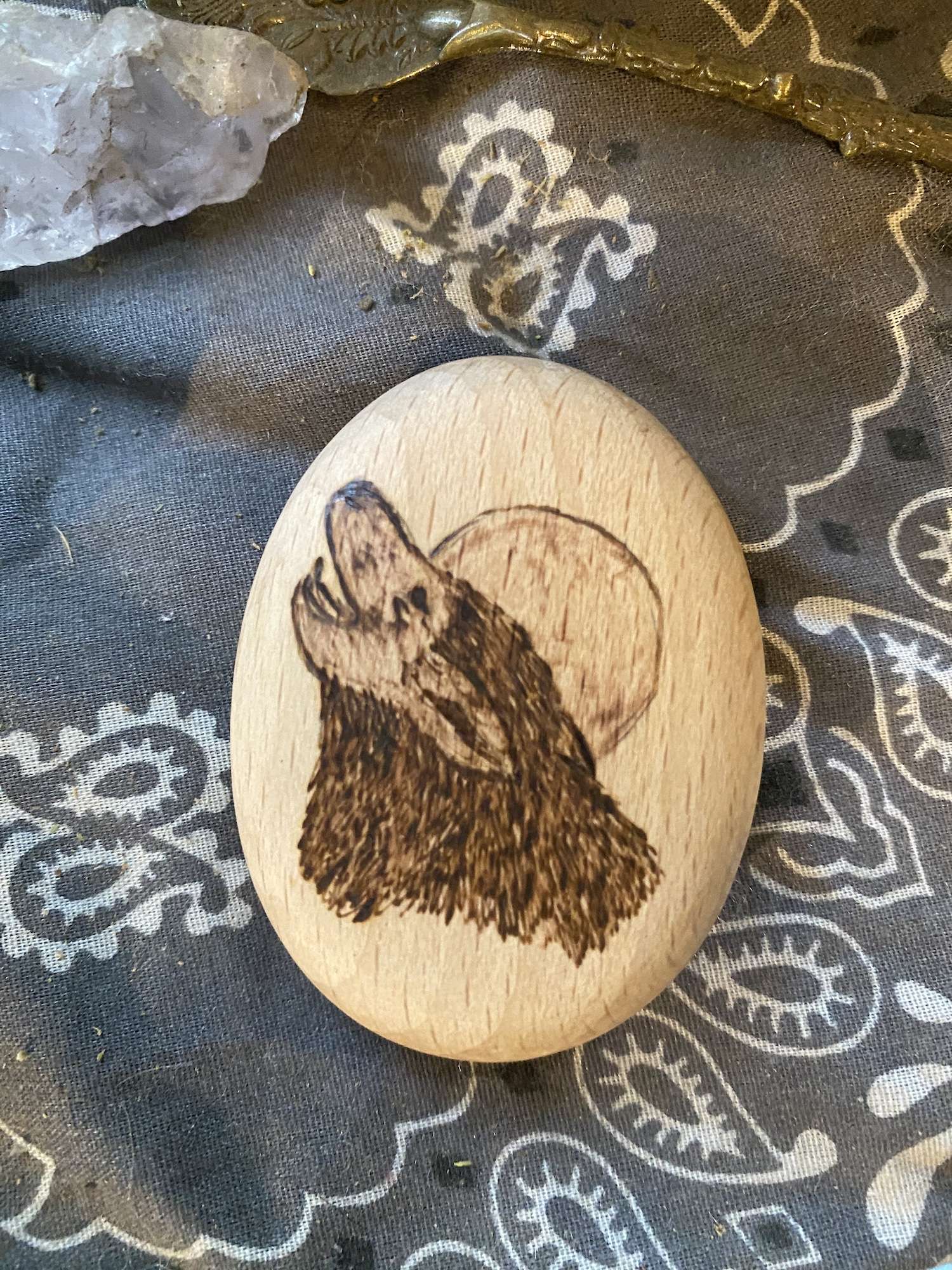 Howling Wolf Spirit Stone – Hand-Burned Pyrography Pebble